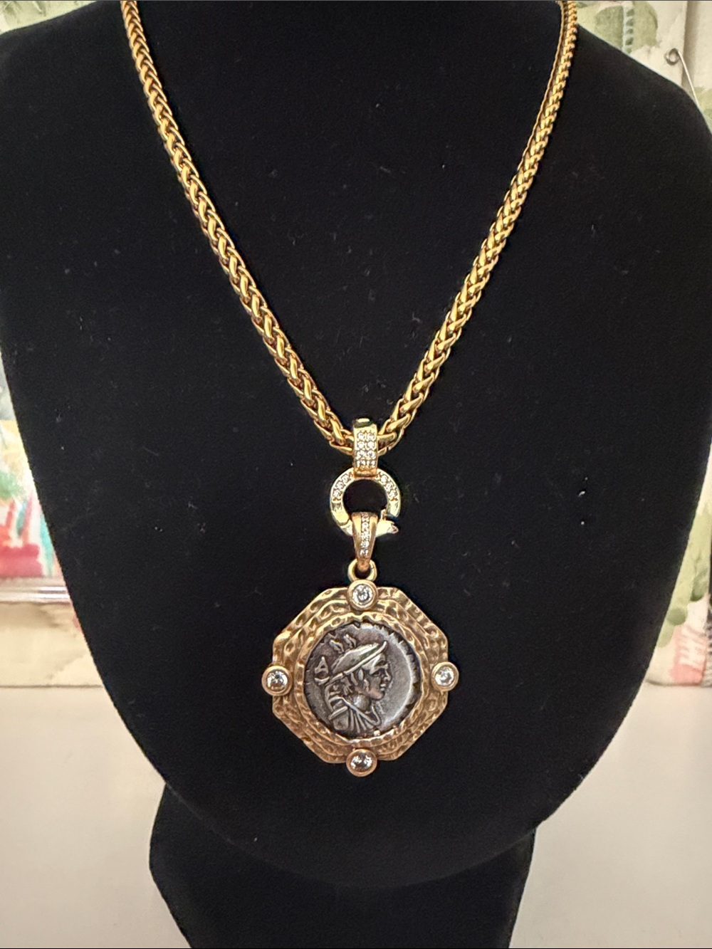 Gold Medallion Pendant Necklace - Women Jewelry